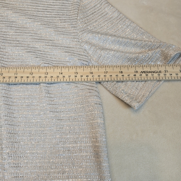 Silver And Sparkly Short Sleeve Dress Perfect For New Years Christmas Engagement - Picture 5 of 7